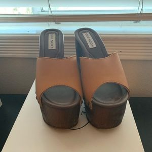 Steve Madden Platform sandal size 8